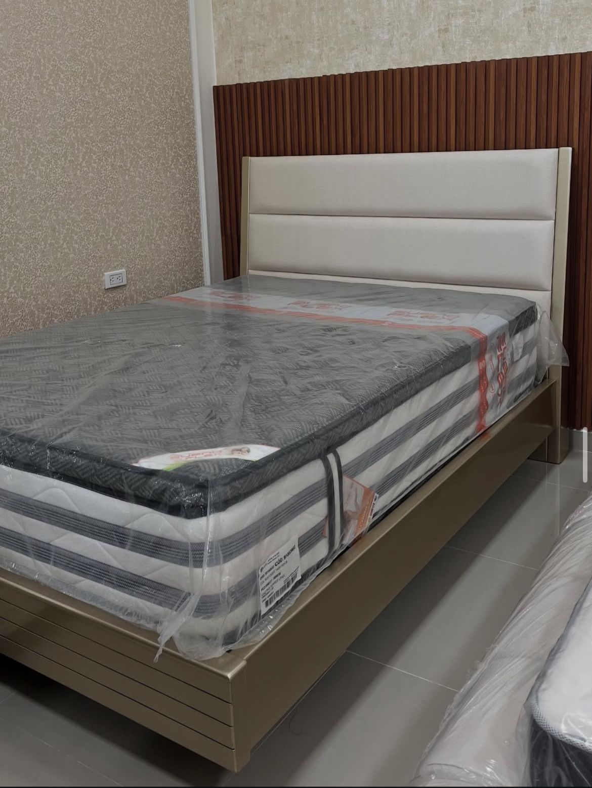Cama Tanner Royale